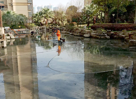 西昌景观池淤泥清理