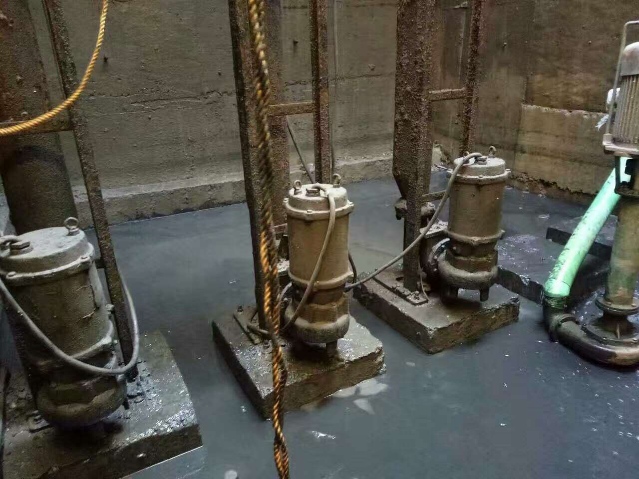 西昌污水池清理